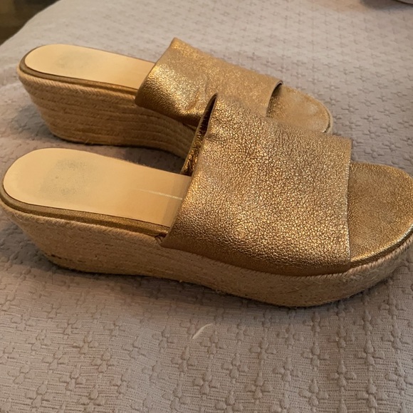 Dolce Vita Gold Leather Slide on Espadrille Wedges - Picture 4 of 5